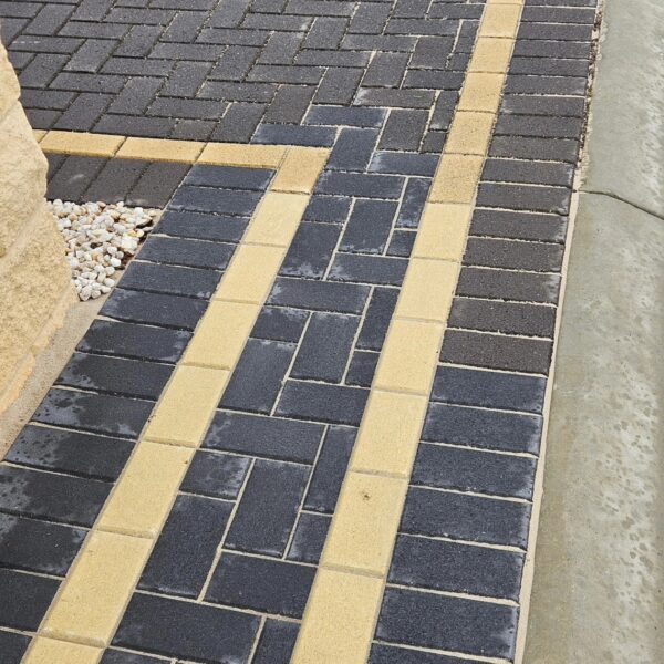 Brick Paver Driveway Charcoal and Oatmeal | Easy Wall Oatmeal with Bullnose Cap | Maxwell Landscapes2